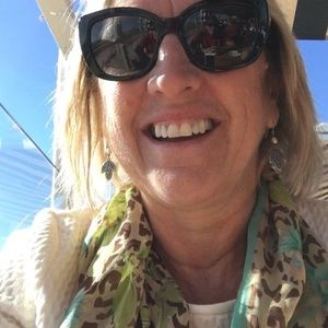 Meet your Posher, Debi